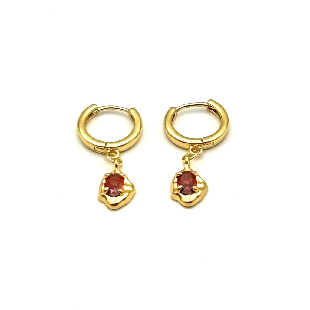 Oorbellen 'Tiny ruby'